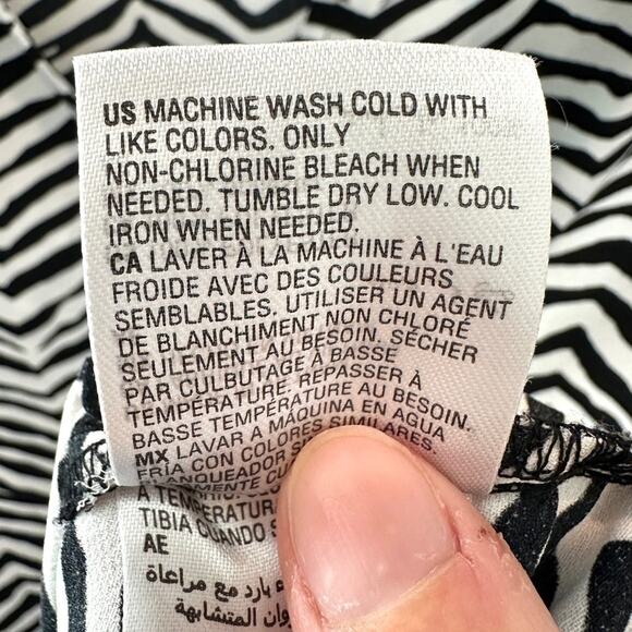 ALFANI | Black White Geometric Zigzag Button Up Blouse Modern Workwear | Large - Picture 8 of 8